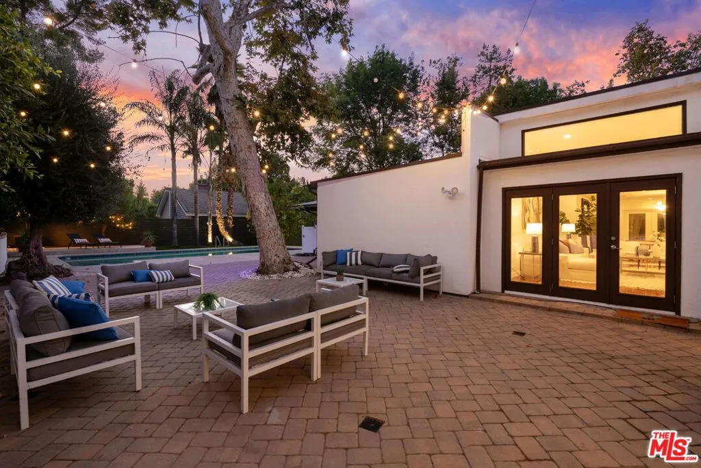 4745 Caritina Drive, Tarzana, California 91356 home-pic-32